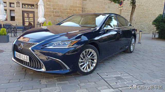 雷克萨斯ES 300h混合动力深度测试：从内部得到明显改进