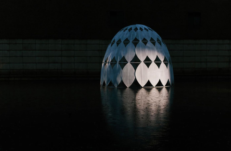 赤诚之心 从衣出发 LESS 20周年“臻金新生”共启极简美学新纪元