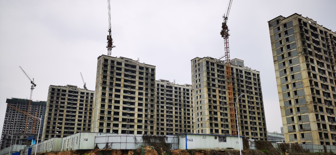 郑州三千职工“团购房”交款8年未收房，“合同价”暗藏悬疑？