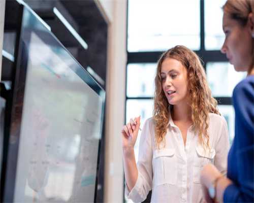 一款“平凡”的代步车：探店荣威i5，月销破万的背后是否值得入手