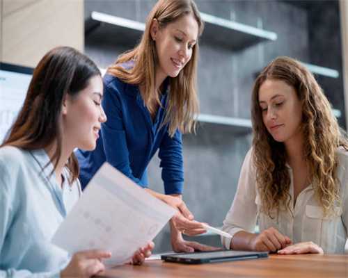 大七座设计，颜值担当，爱卡试驾上汽荣威RX8！