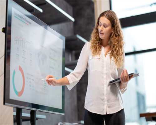 铃木全新奥拓亮相，约合人民币3.4万元，搭载1.0L发动机