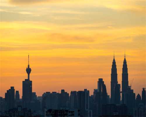 超极品，0过户，15年威霆2.5L商务7座。全车有加装，仅一面补漆