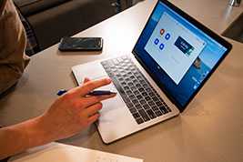 奔驰GL550七座越野车，颜值比G63更高，路虎揽胜真不如它！